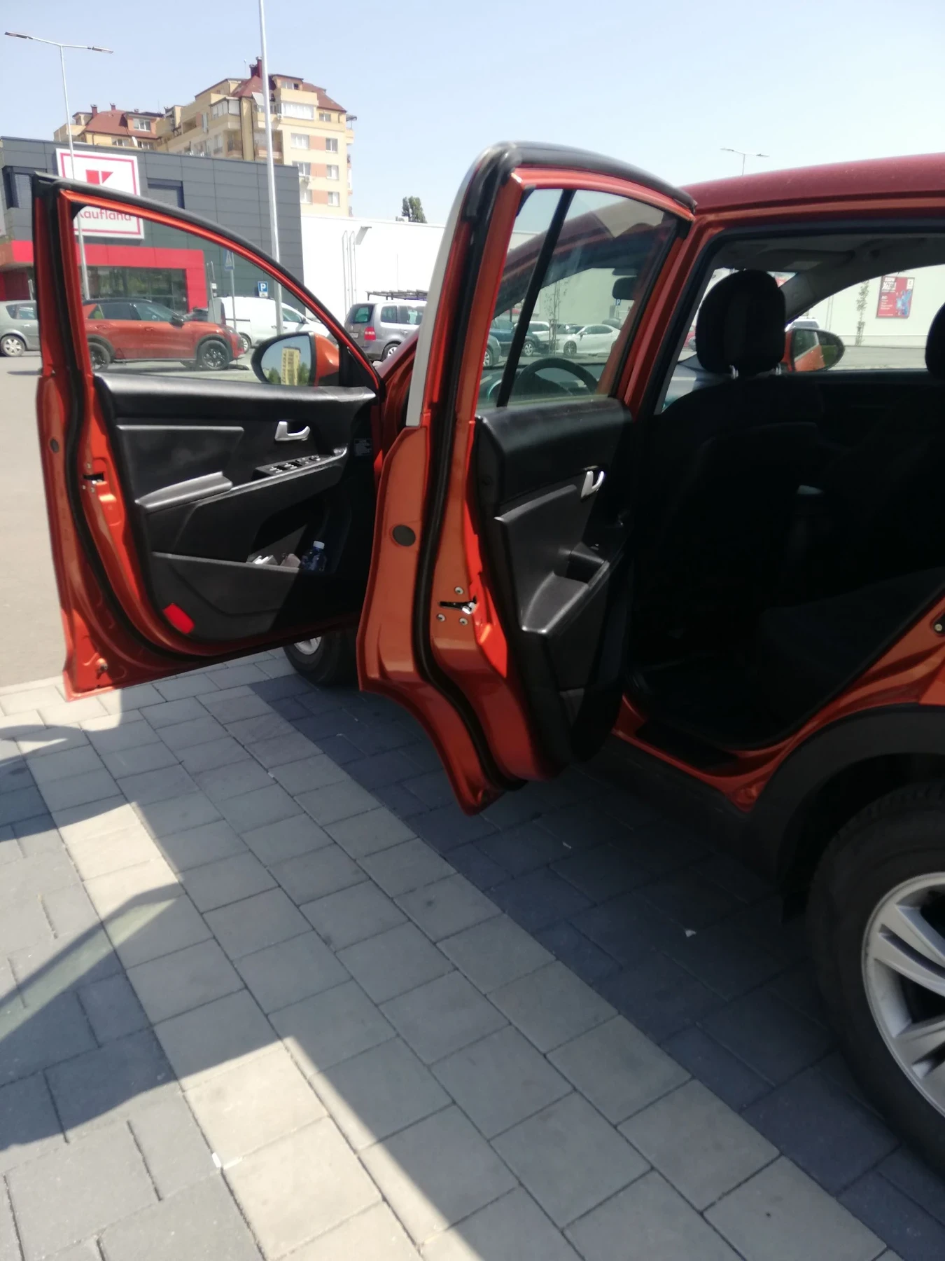 Kia Sportage 2.0 D 136 к. с. УНИКАТ , снимка 11 - Автомобили и джипове - 55943507