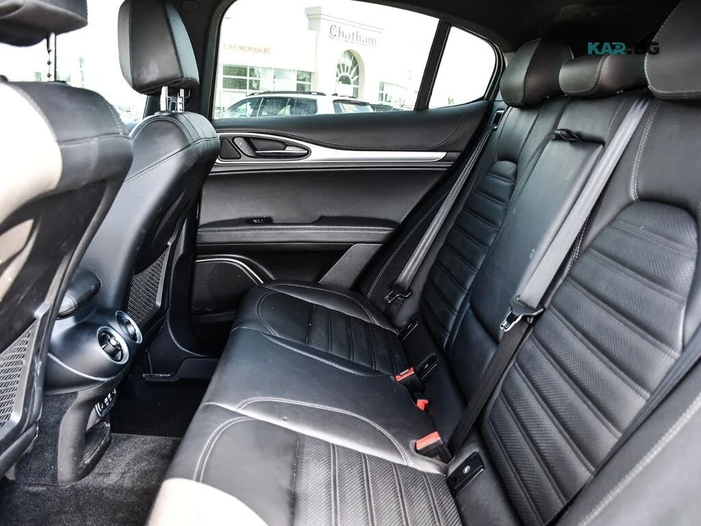Alfa Romeo Stelvio Harman/Kardon * Ti Sport * АвтоКредит (ЦЕНА ДО БГ), снимка 14 - Автомобили и джипове - 56134965