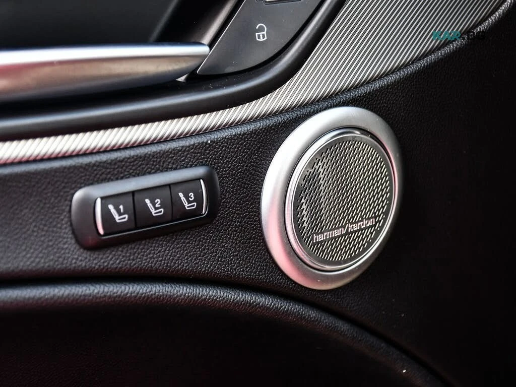 Alfa Romeo Stelvio Harman/Kardon * Ti Sport * АвтоКредит (ЦЕНА ДО БГ), снимка 10 - Автомобили и джипове - 56134965