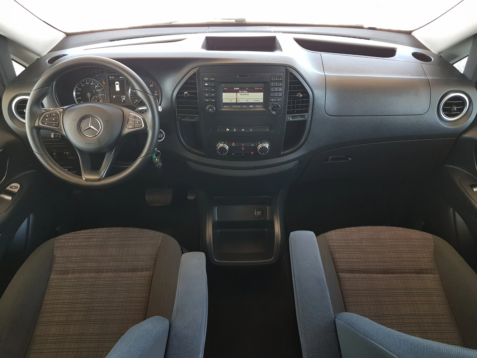 Mercedes-Benz Vito Extra Long Premium 7+ 1 места ЛИЗИНГ, снимка 10 - Бусове и автобуси - 55644015