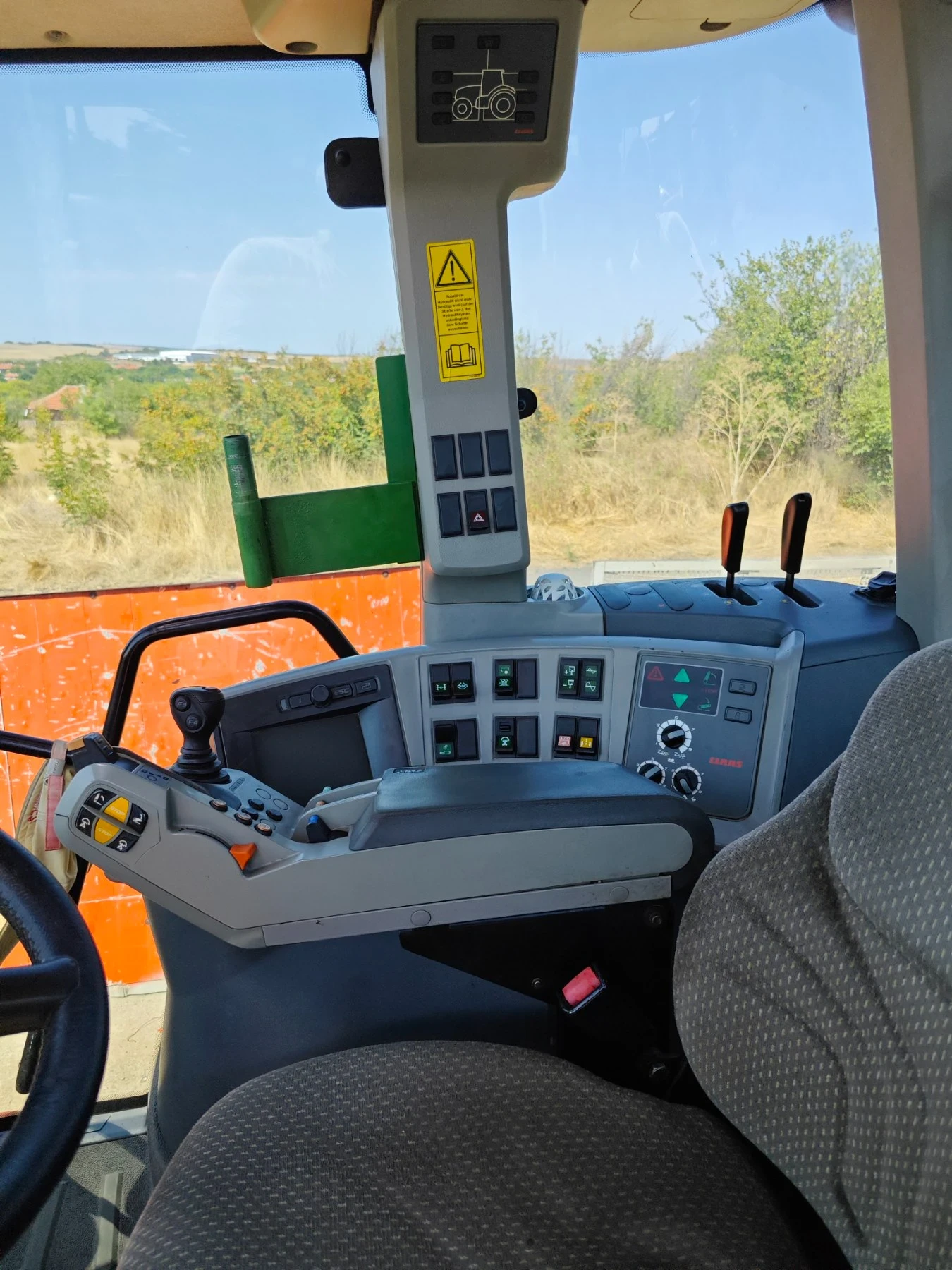 Трактор Claas AXION 850, снимка 9 - Селскостопанска техника - 55816549