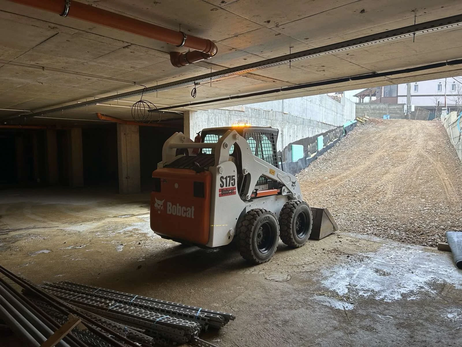 Мини челни товарачи Bobcat S175