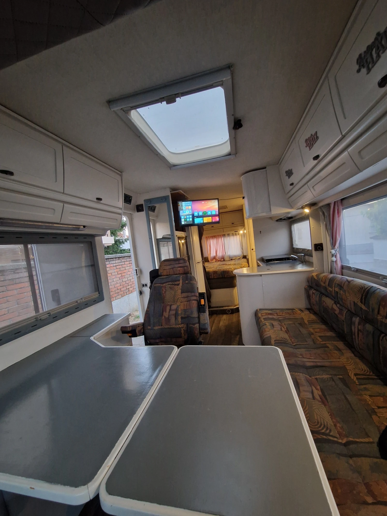 Кемпер HYMER / ERIBA, снимка 7 - Каравани и кемпери - 54975685
