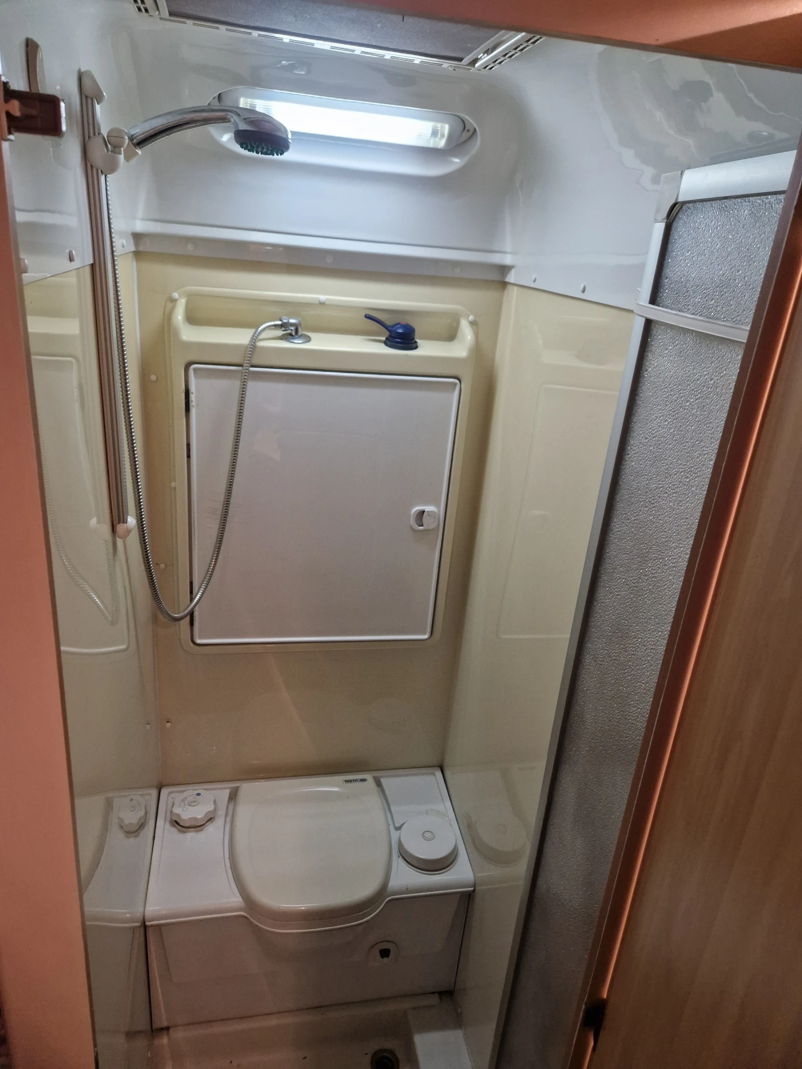 Кемпер HYMER / ERIBA, снимка 13 - Каравани и кемпери - 54975685