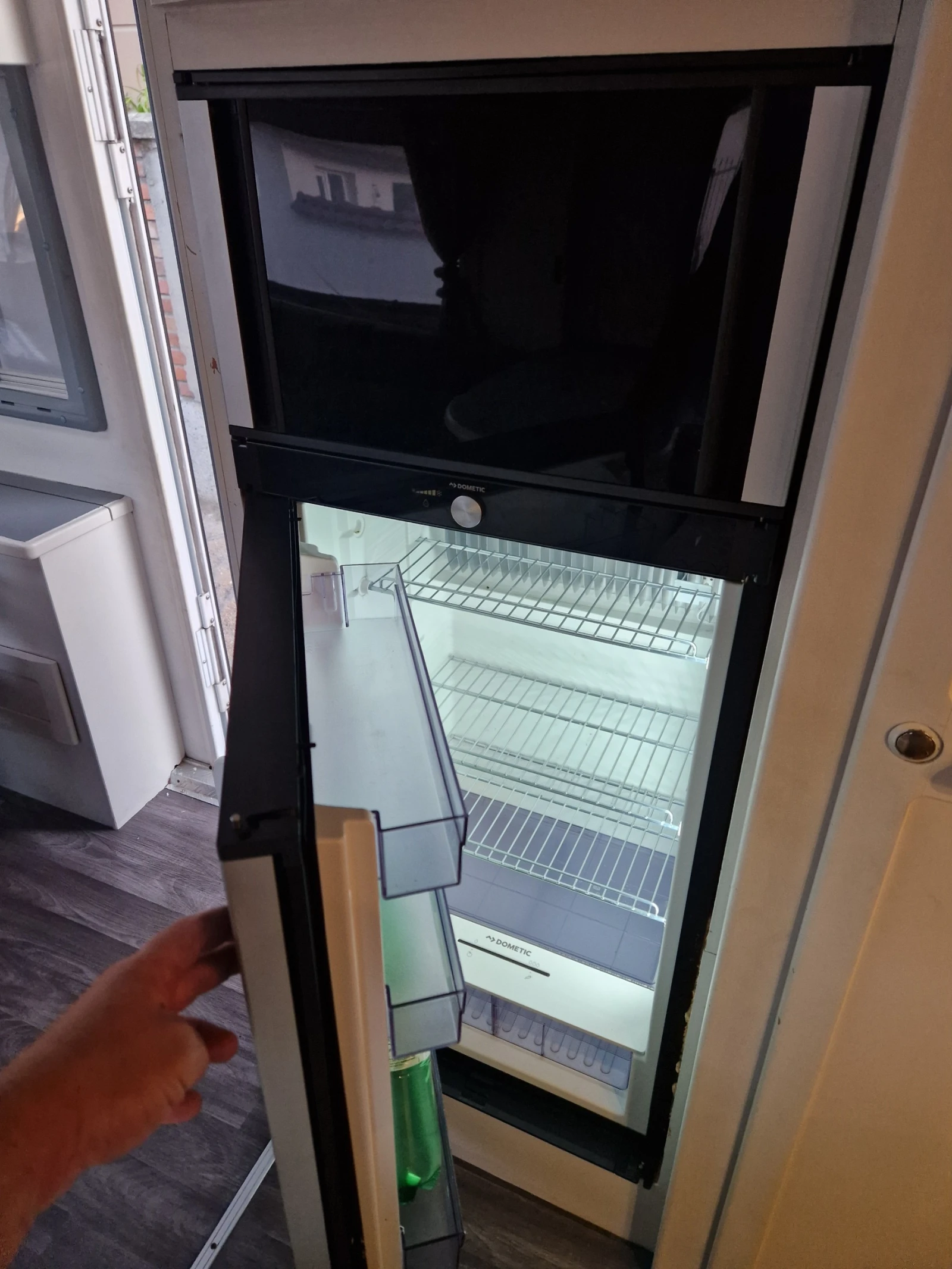 Кемпер HYMER / ERIBA, снимка 9 - Каравани и кемпери - 54975685