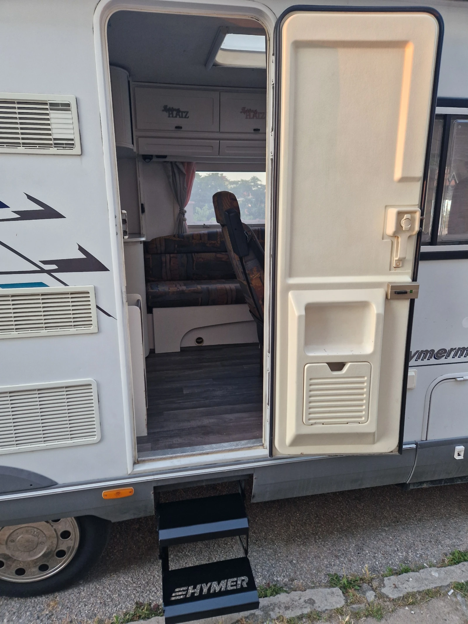 Кемпер HYMER / ERIBA, снимка 6 - Каравани и кемпери - 54975685