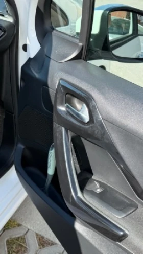 Peugeot 208 1.6 HDI, снимка 13 - Автомобили и джипове - 56348598