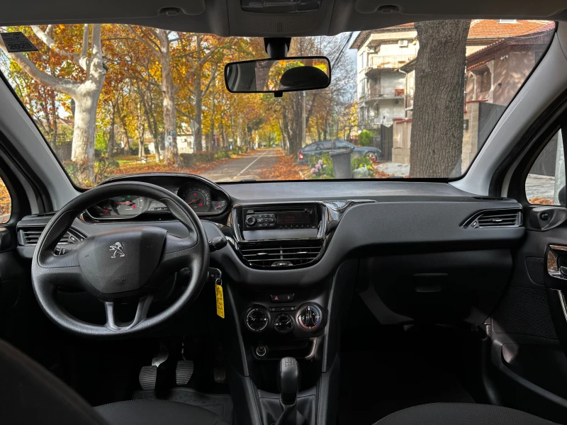 Peugeot 208 1.0i, снимка 7 - Автомобили и джипове - 52381569