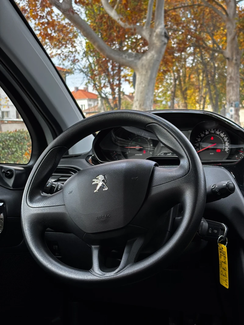 Peugeot 208 1.0i, снимка 9 - Автомобили и джипове - 52381569