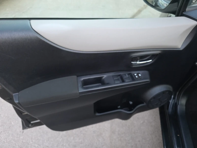 Toyota Yaris 1.3i 100k.c EURO 5B ITALIA , снимка 8 - Автомобили и джипове - 52861354