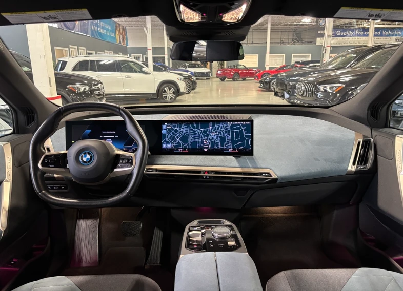 BMW iX iX xDrive40| AWD| BLUESUEDEINTERIOR| FRONTPPF| MAS, снимка 10 - Автомобили и джипове - 53198872