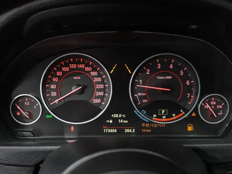 BMW 320 I M Sports, снимка 8 - Автомобили и джипове - 55830730
