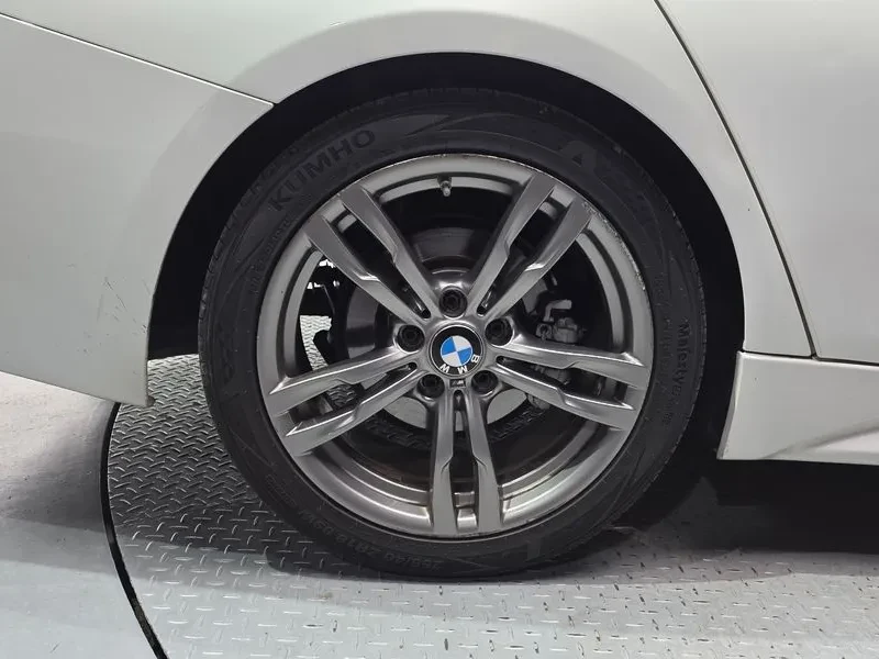 BMW 320 I M Sports, снимка 5 - Автомобили и джипове - 55830730
