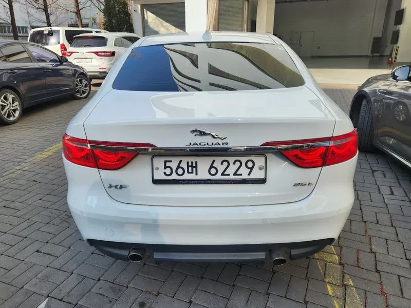 Jaguar Xf (X260) 25T Portfolio, снимка 4 - Автомобили и джипове - 55885006