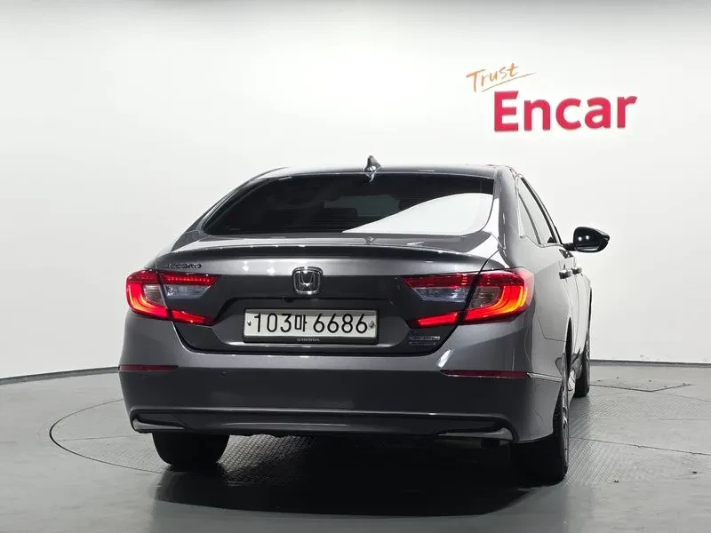 Honda Accord 2.0 Hybrid Touring, снимка 8 - Автомобили и джипове - 55985345