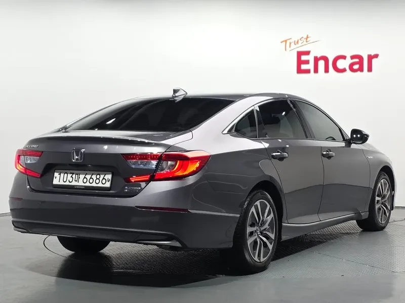 Honda Accord 2.0 Hybrid Touring, снимка 3 - Автомобили и джипове - 55985345
