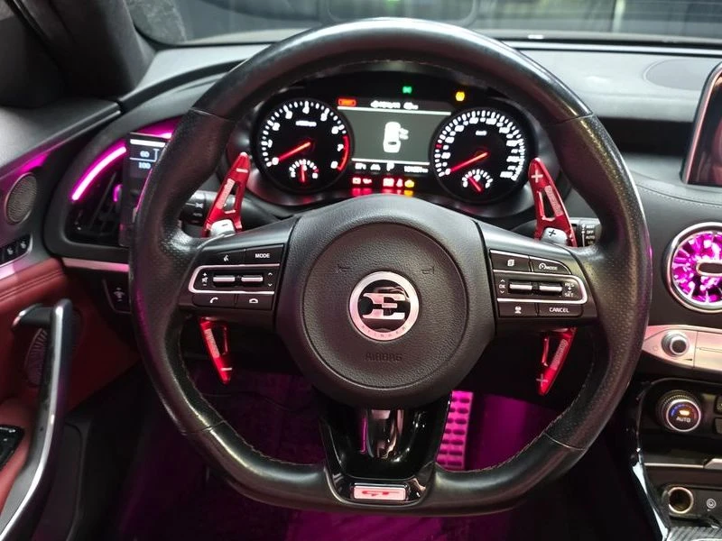 Kia Stinger 3.3 Turbo 2WD| 365к.с., снимка 13 - Автомобили и джипове - 56199616