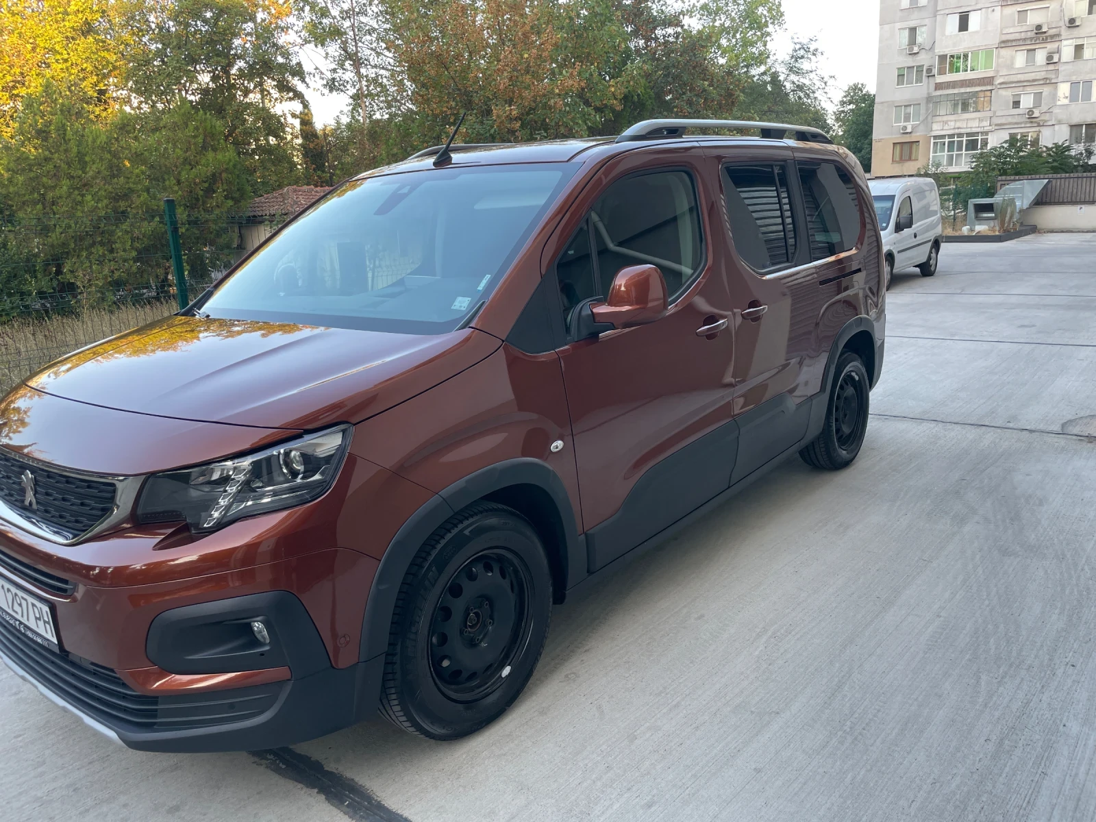 Peugeot Rifter L2 BlueHDI 130 EAT8 - изображение 3