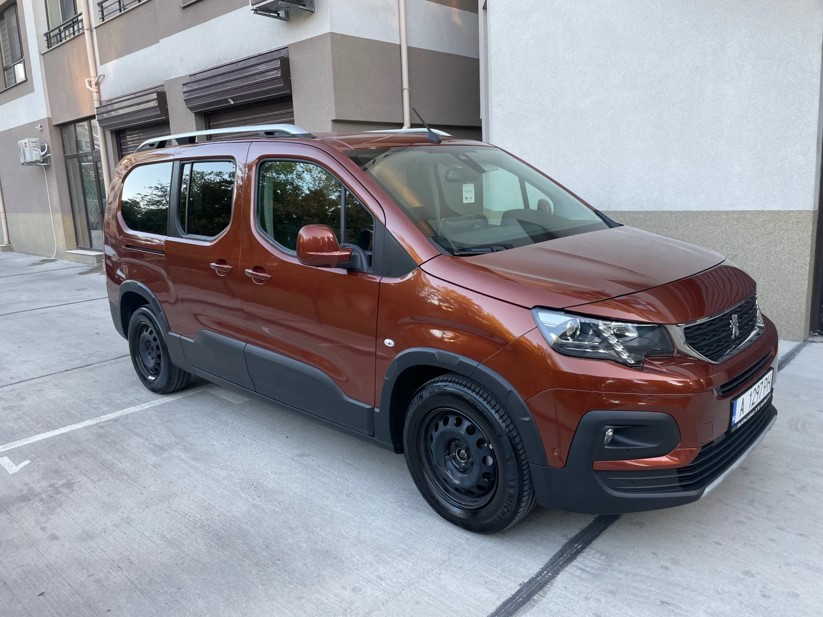 Peugeot Rifter L2 BlueHDI 130 EAT8 - изображение 2