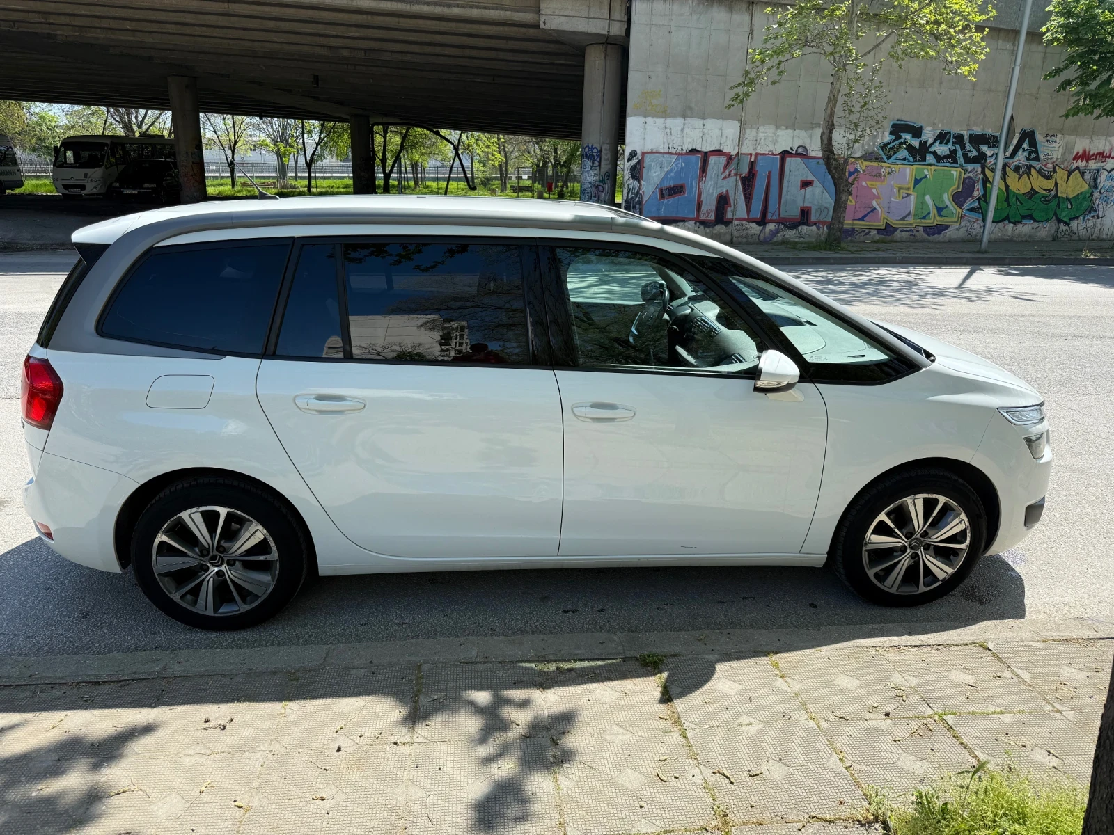 Citroen Grand C4 Picasso 1.6 blue hdi 120 кс 2016г - изображение 3