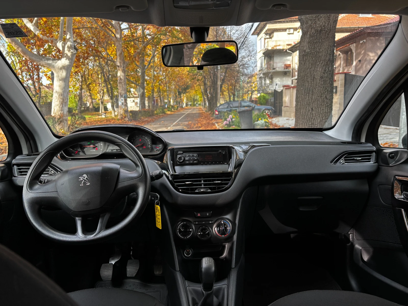 Peugeot 208 1.0i - изображение 7