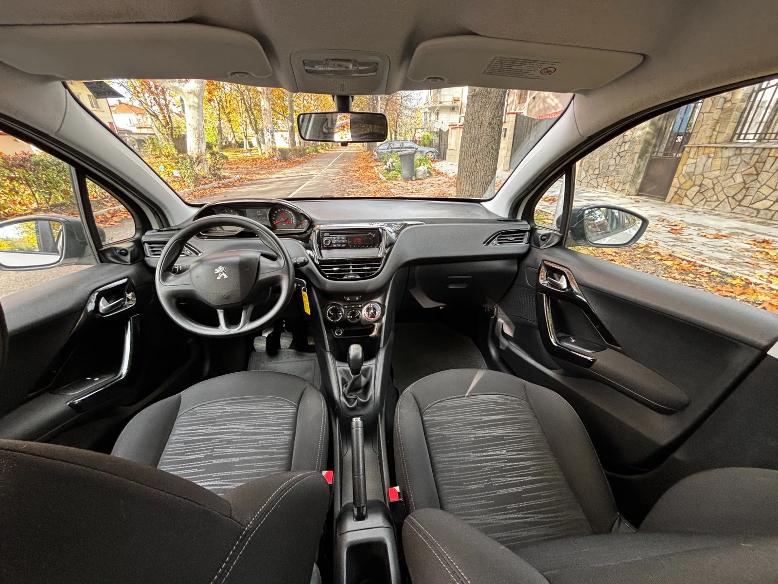 Peugeot 208 1.0i - изображение 6