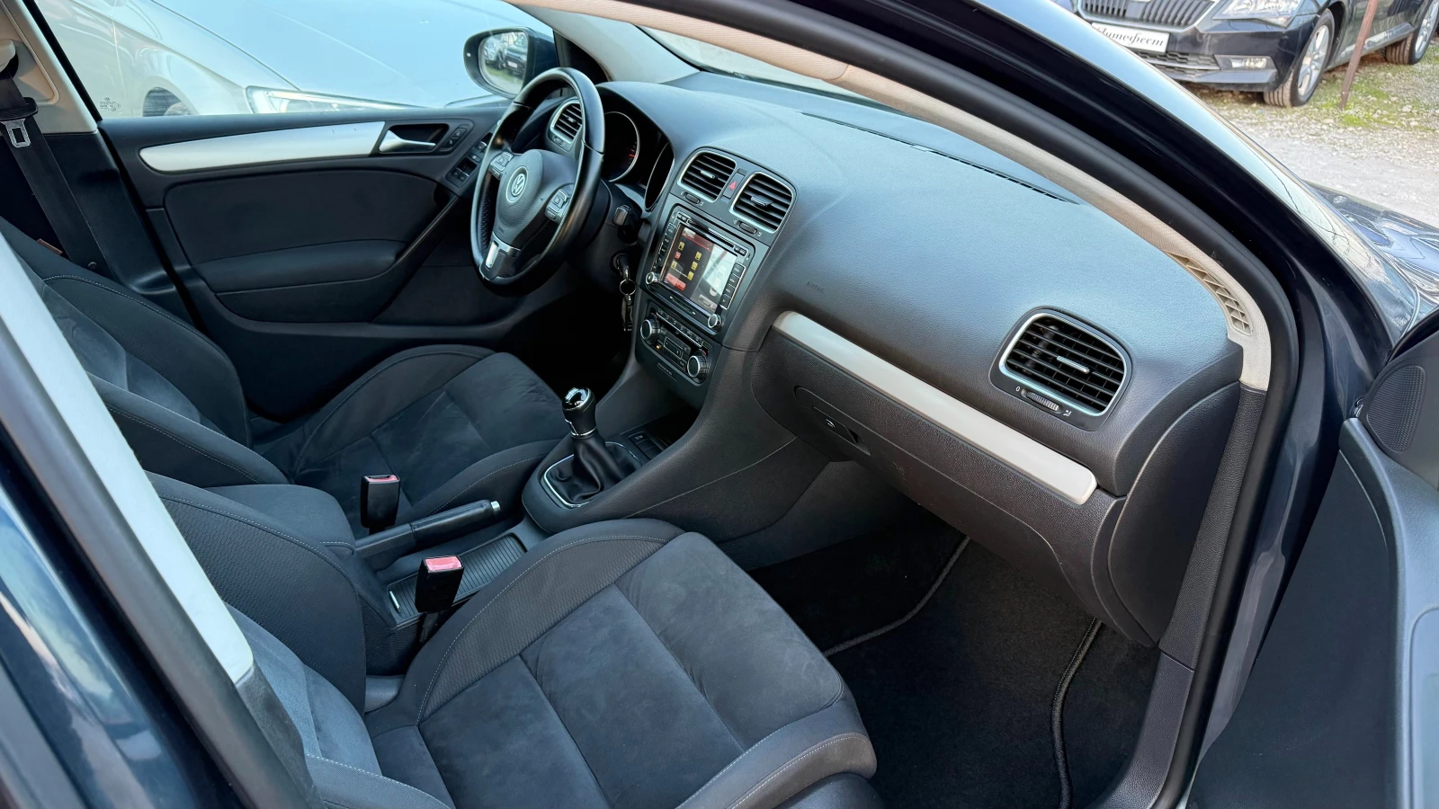 VW Golf 2.0TDI НАВИ КАМЕРА ЕВРО-5А, снимка 8 - Автомобили и джипове - 53713695