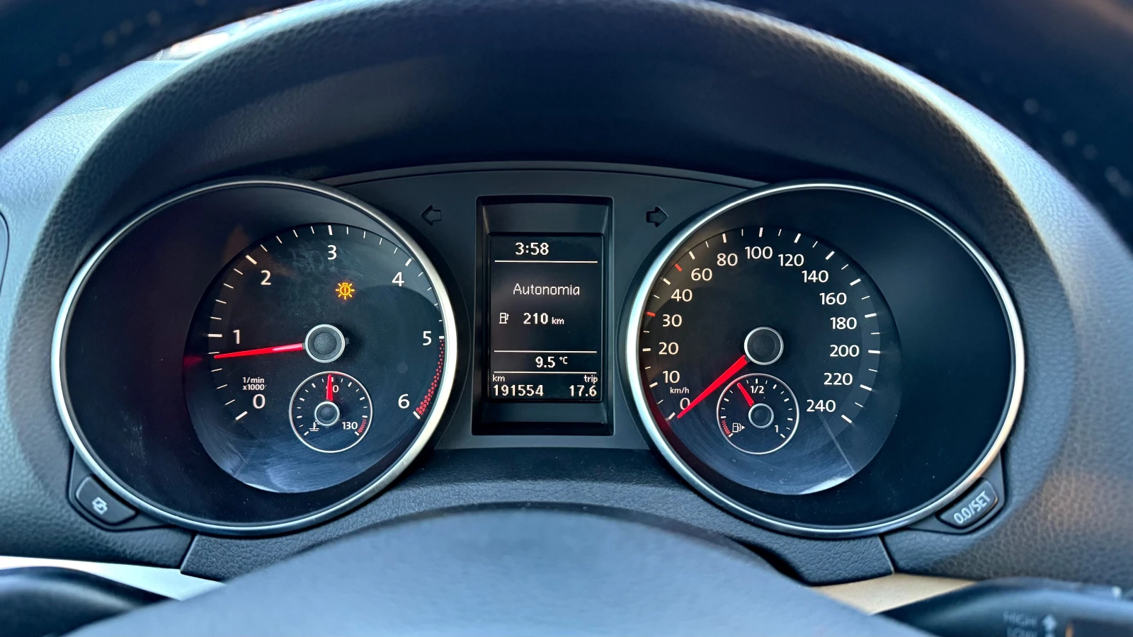 VW Golf 2.0TDI НАВИ КАМЕРА ЕВРО-5А, снимка 10 - Автомобили и джипове - 53713695