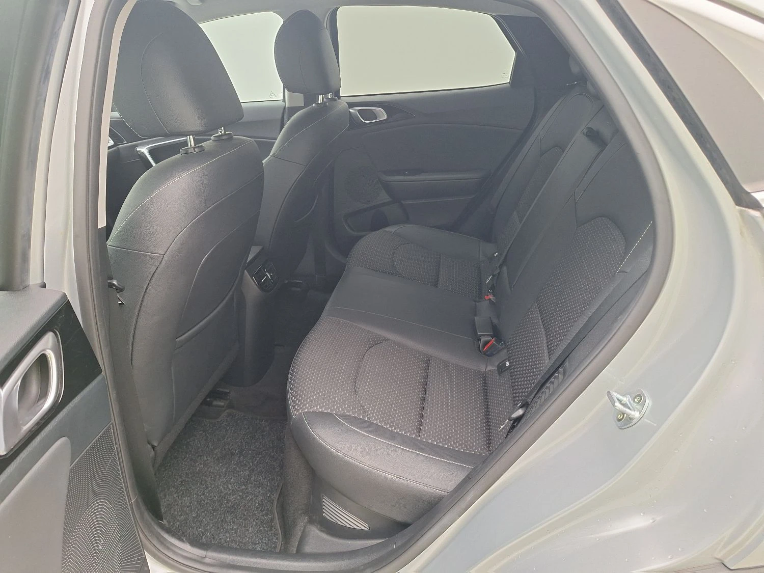 Kia XCeed 1.6 GDi PHEV DCT Sense , снимка 8 - Автомобили и джипове - 53814578