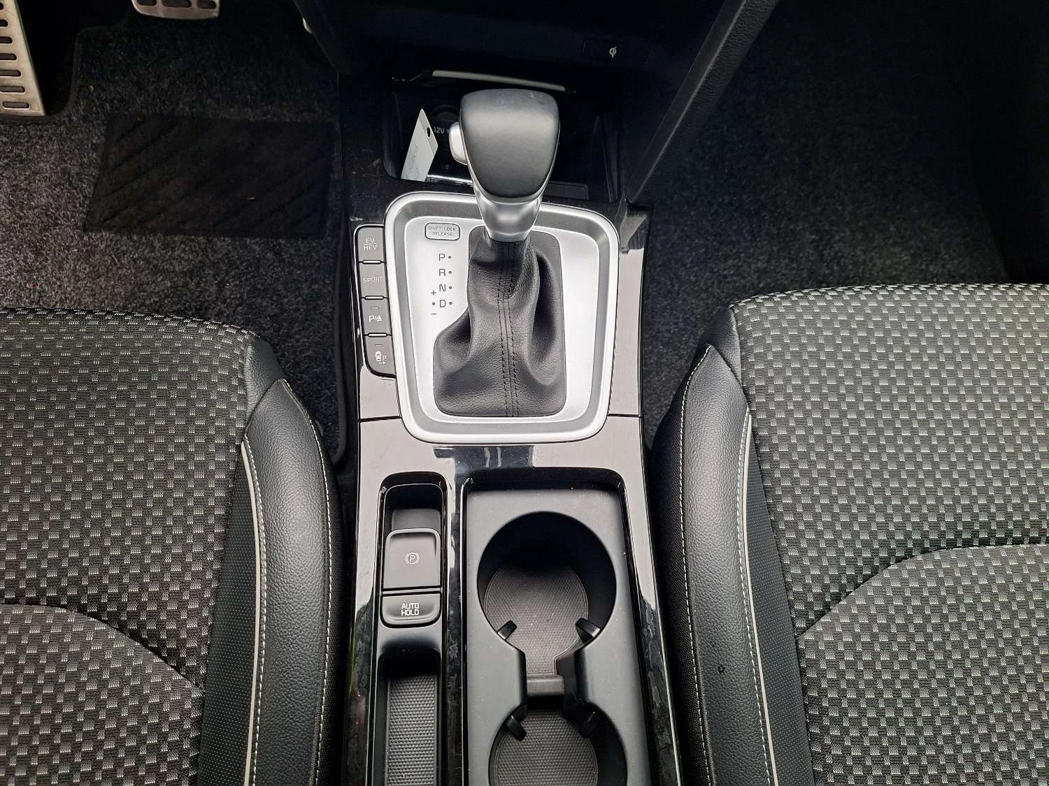 Kia XCeed 1.6 GDi PHEV DCT Sense , снимка 11 - Автомобили и джипове - 53814578