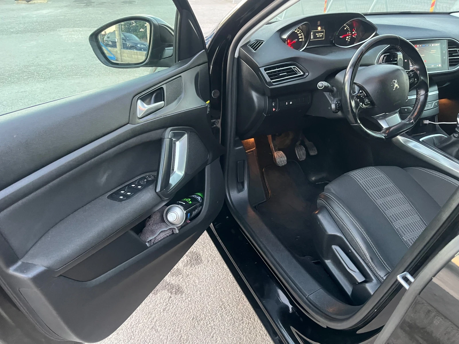 Peugeot 308 1.5D, снимка 11 - Автомобили и джипове - 53938067