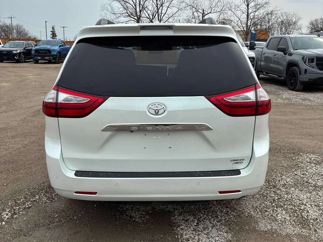 Toyota Sienna * XLE * BROWN LEATHER* PANO* KEYLESS* ПОДГРЕВ* , снимка 4 - Автомобили и джипове - 53992512