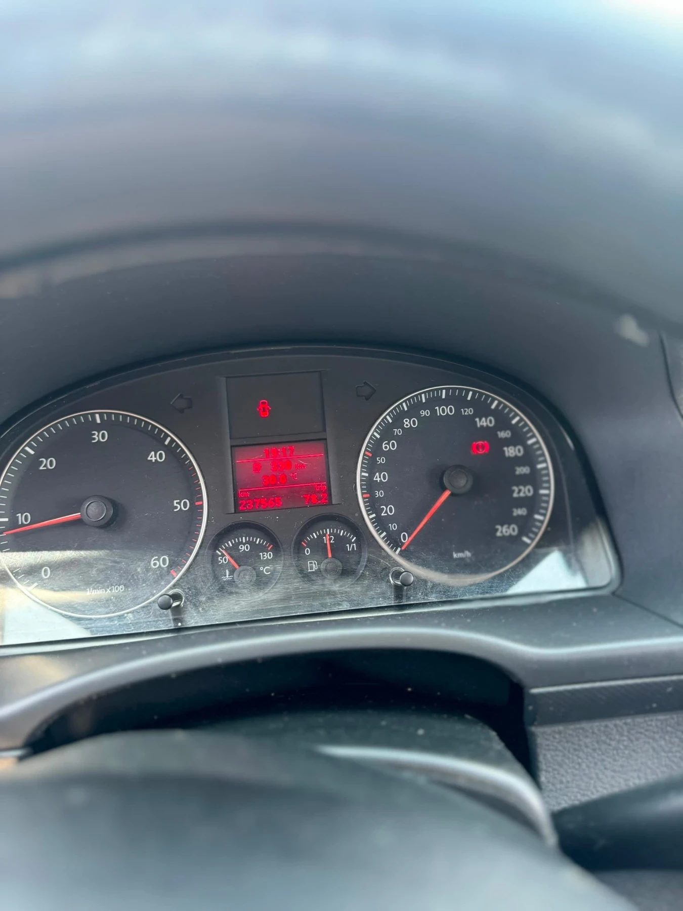 VW Caddy, снимка 8 - Автомобили и джипове - 55359584
