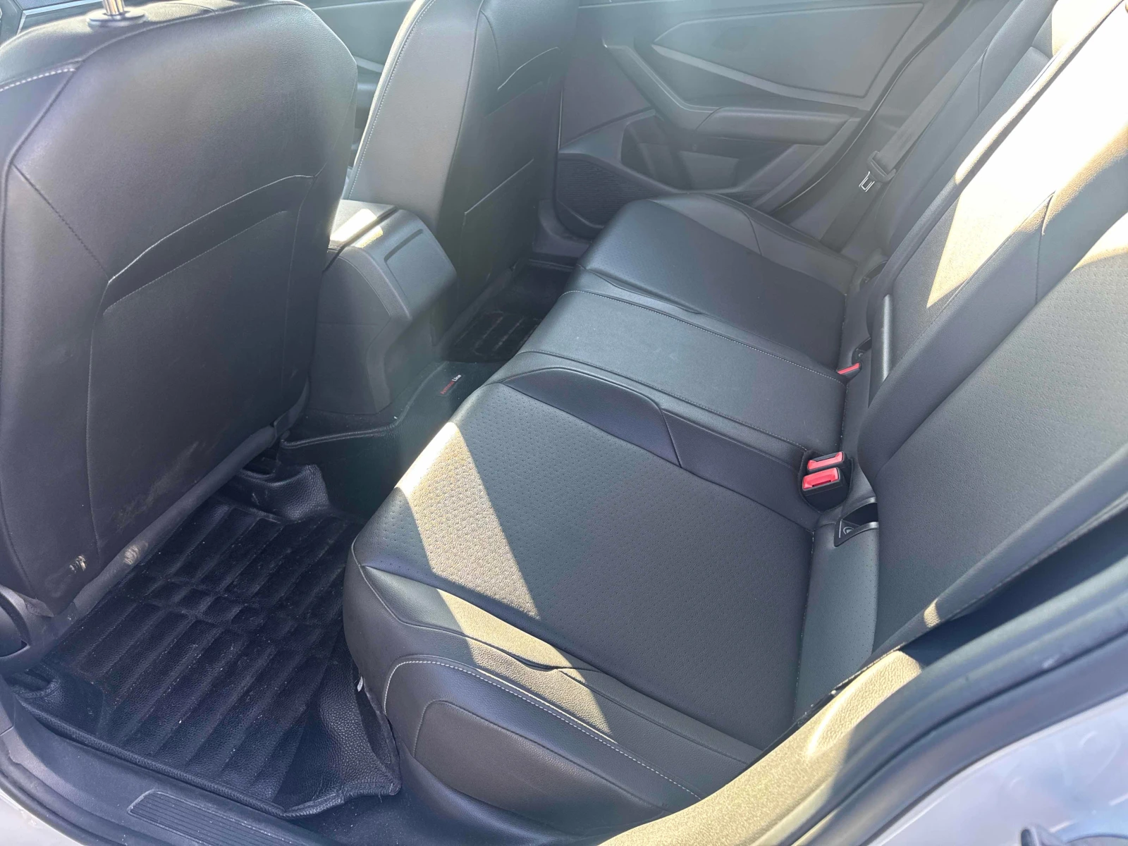 VW Jetta * Highline * CARFAX * ОПЦИЯ ЗА ФИНАНСИРАНЕ * , снимка 10 - Автомобили и джипове - 56112512