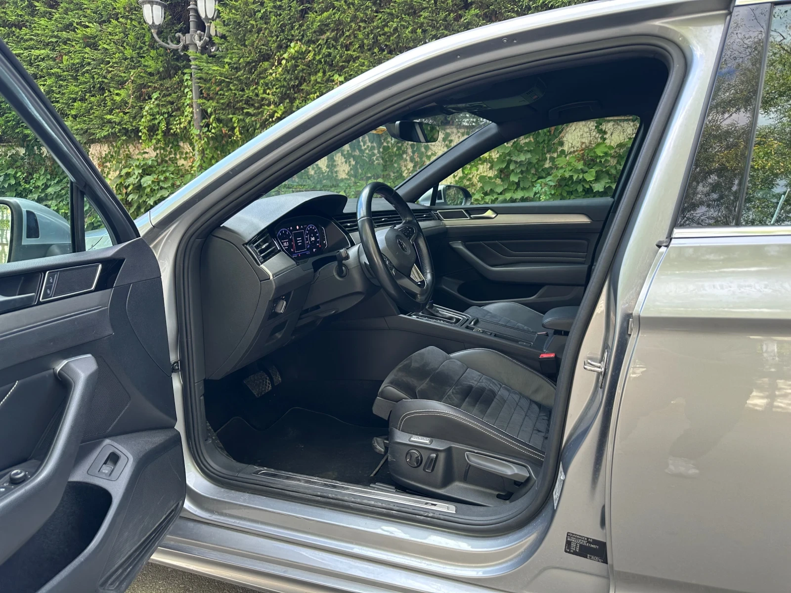VW Passat R-Line 2.0 TSI 190 , снимка 14 - Автомобили и джипове - 56224368
