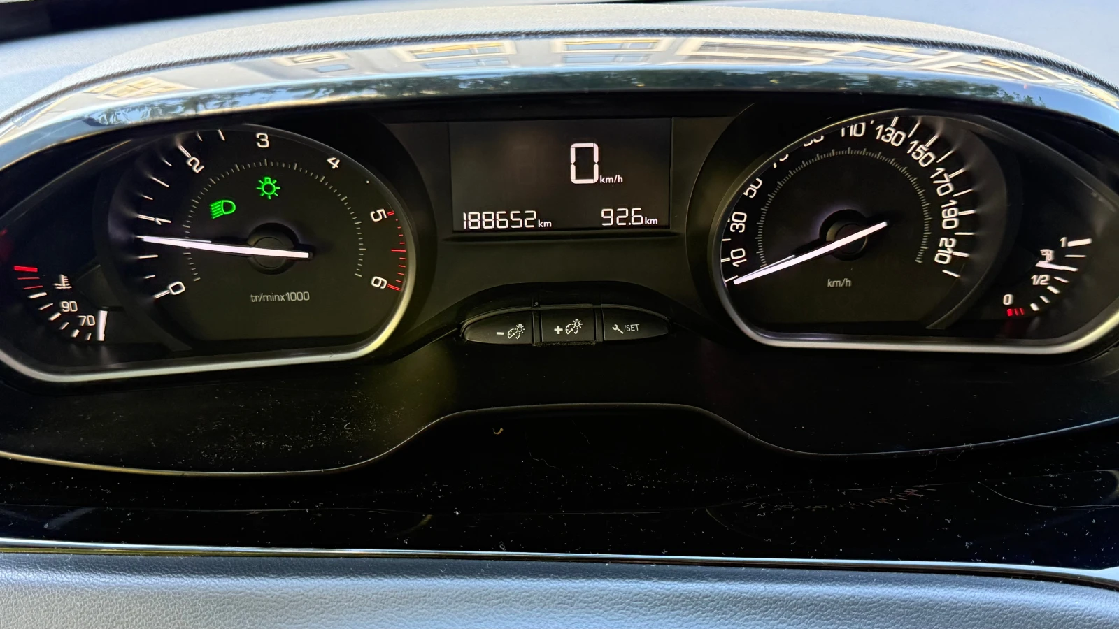 Peugeot 208 1.6 HDI, снимка 7 - Автомобили и джипове - 56348598