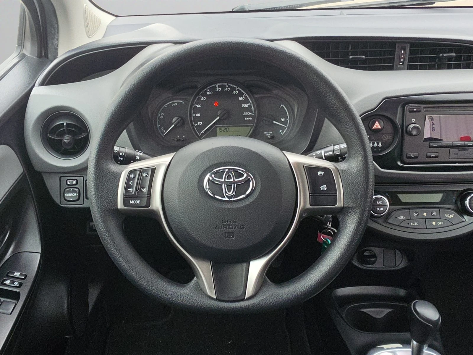Toyota Yaris HYBRID 1.5E / 75HP EAT E6//1910R08 | Mobile.bg � ����������� 10
