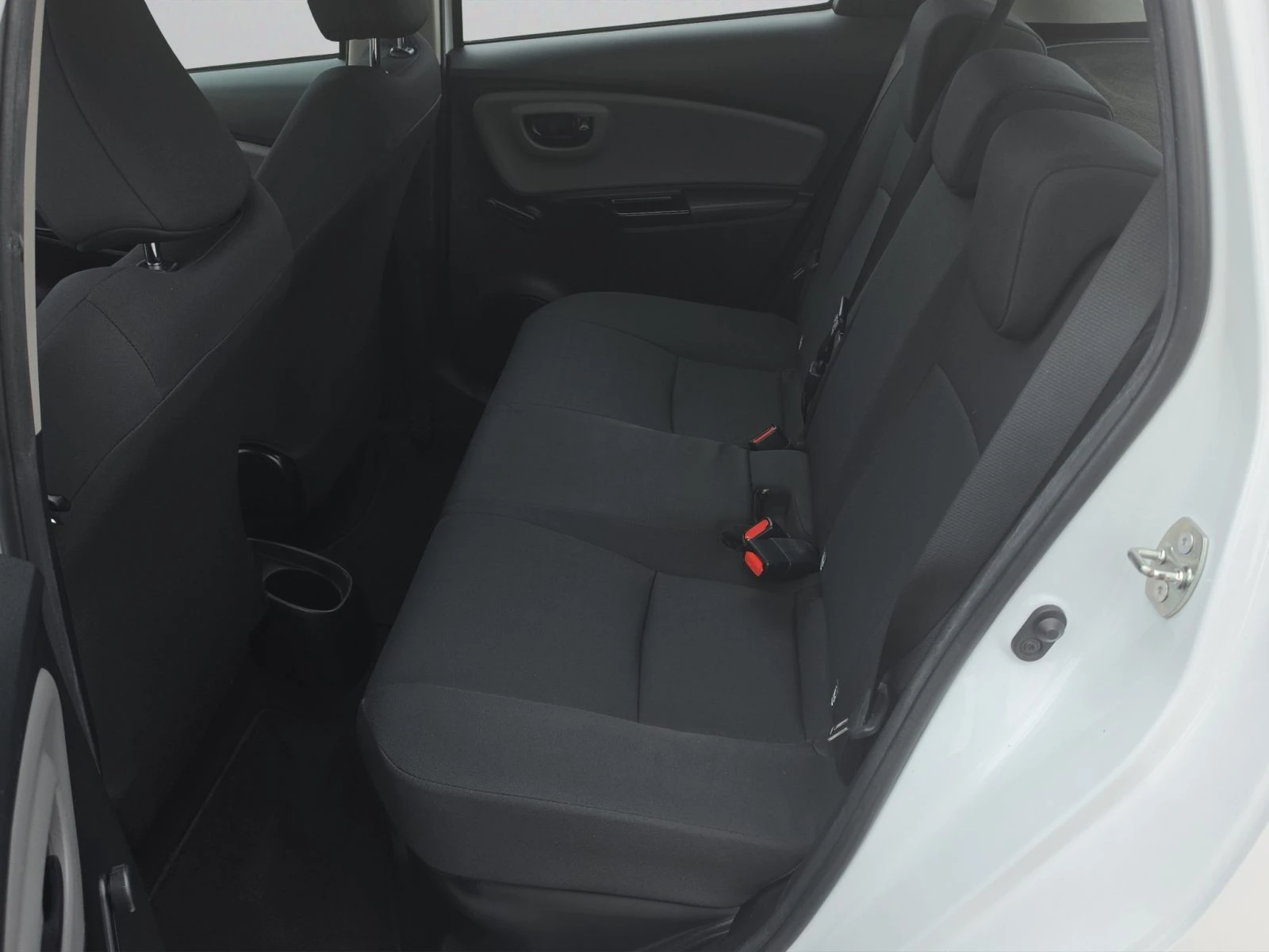 Toyota Yaris HYBRID 1.5E / 75HP EAT E6//1910R08 | Mobile.bg � ����������� 12