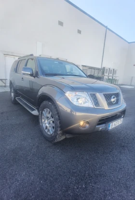 Nissan Pathfinder 2.5 - 4x4 - 190 к. с. , снимка 1