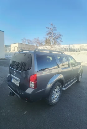 Nissan Pathfinder 2.5 - 4x4 - 190 к. с. , снимка 2