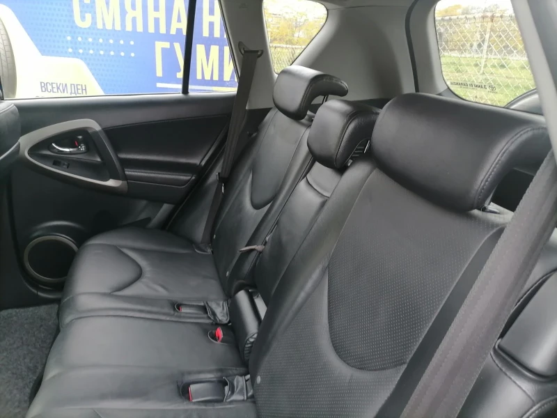 Toyota Rav4 2.2, снимка 12 - Автомобили и джипове - 52324628