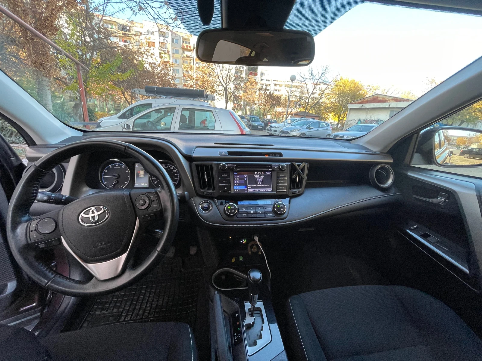 Toyota Rav4 2.5 XLE AWD - изображение 9