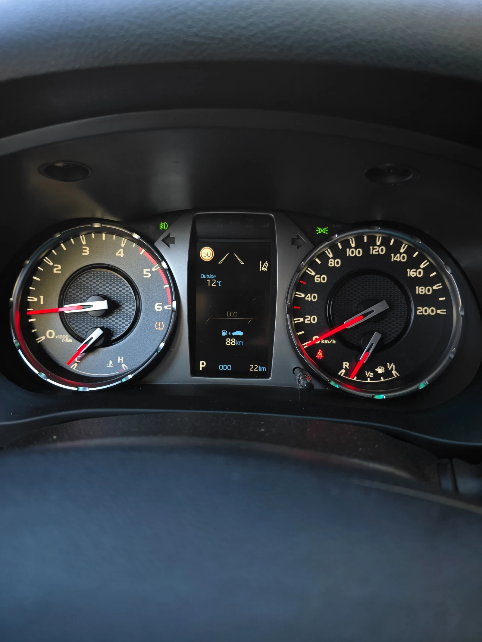 Toyota Hilux TOYOTA HILUX GR2, 2.8 DOUBLE CAB, НАЛИЧЕН , снимка 14 - Автомобили и джипове - 53813923