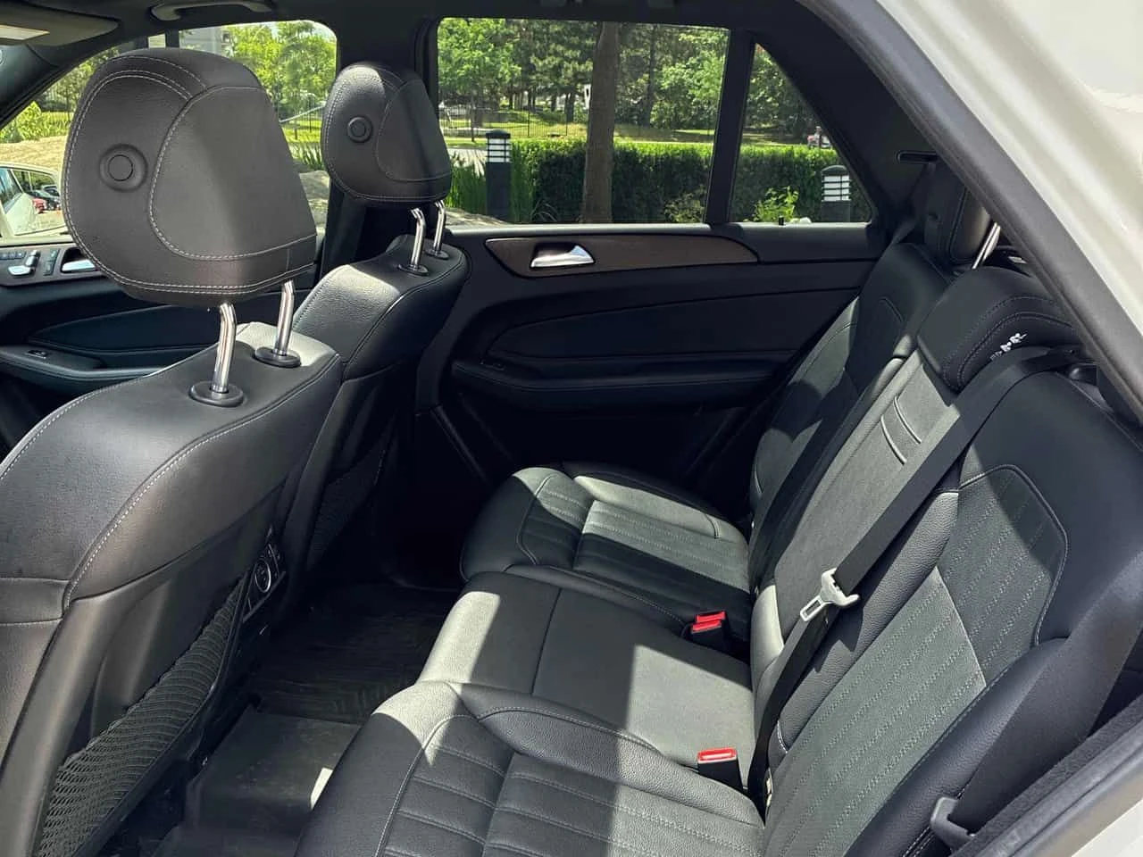 Mercedes-Benz GLE 350 ДИСТРОНИК * H/K * PANO * ПОДГРЕВИ * KEYLESS, снимка 17 - Автомобили и джипове - 54976546