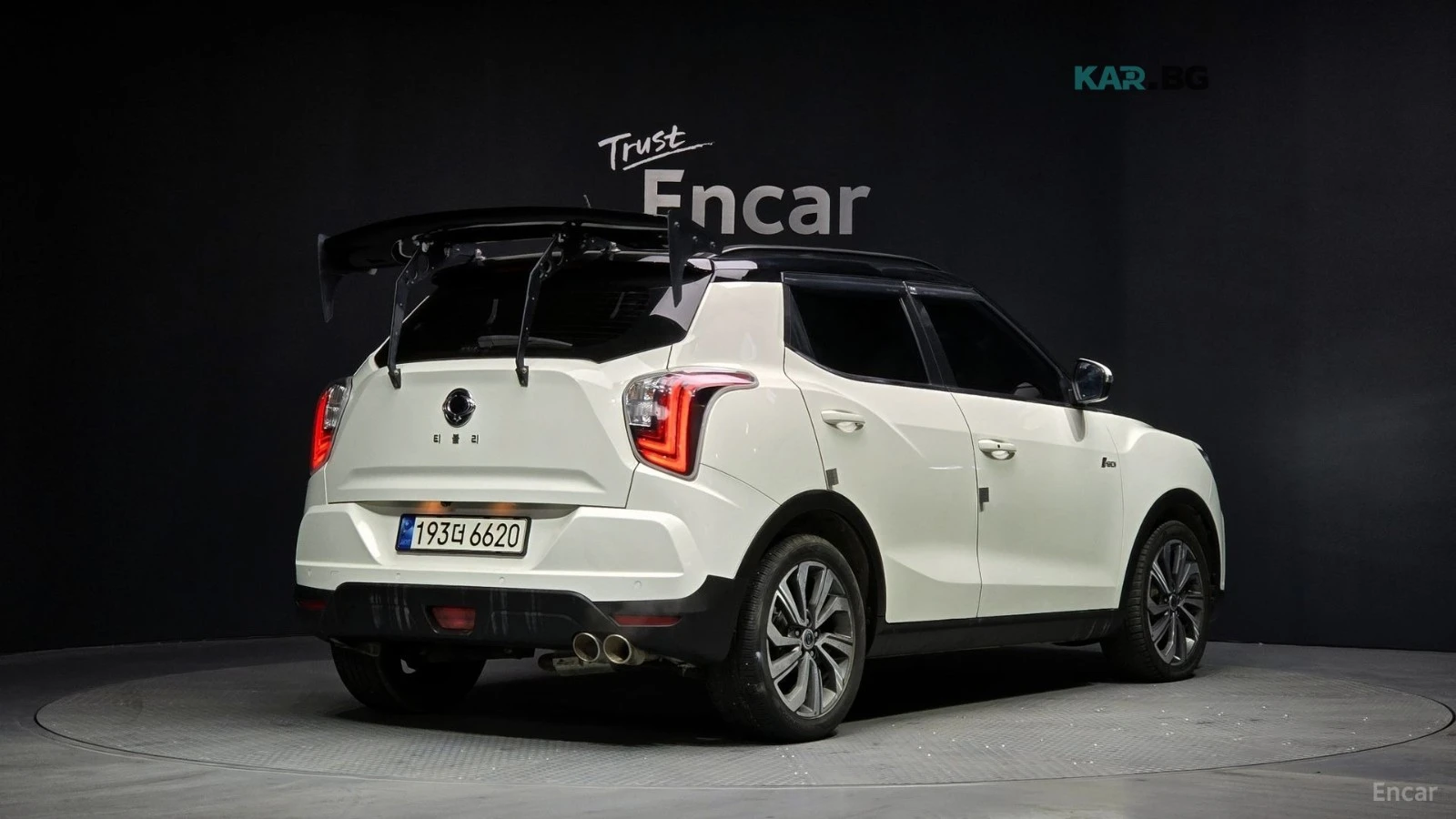 SsangYong Tivoli 1.5* V3* 4WD* КОЖА* ПОДГРЕВ* ОБДУХВАНЕ* КАМЕРА* , снимка 2 - Автомобили и джипове - 55314903