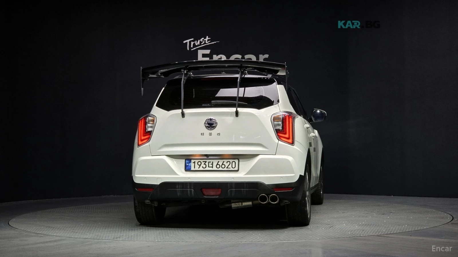 SsangYong Tivoli 1.5* V3* 4WD* КОЖА* ПОДГРЕВ* ОБДУХВАНЕ* КАМЕРА* , снимка 4 - Автомобили и джипове - 55314903