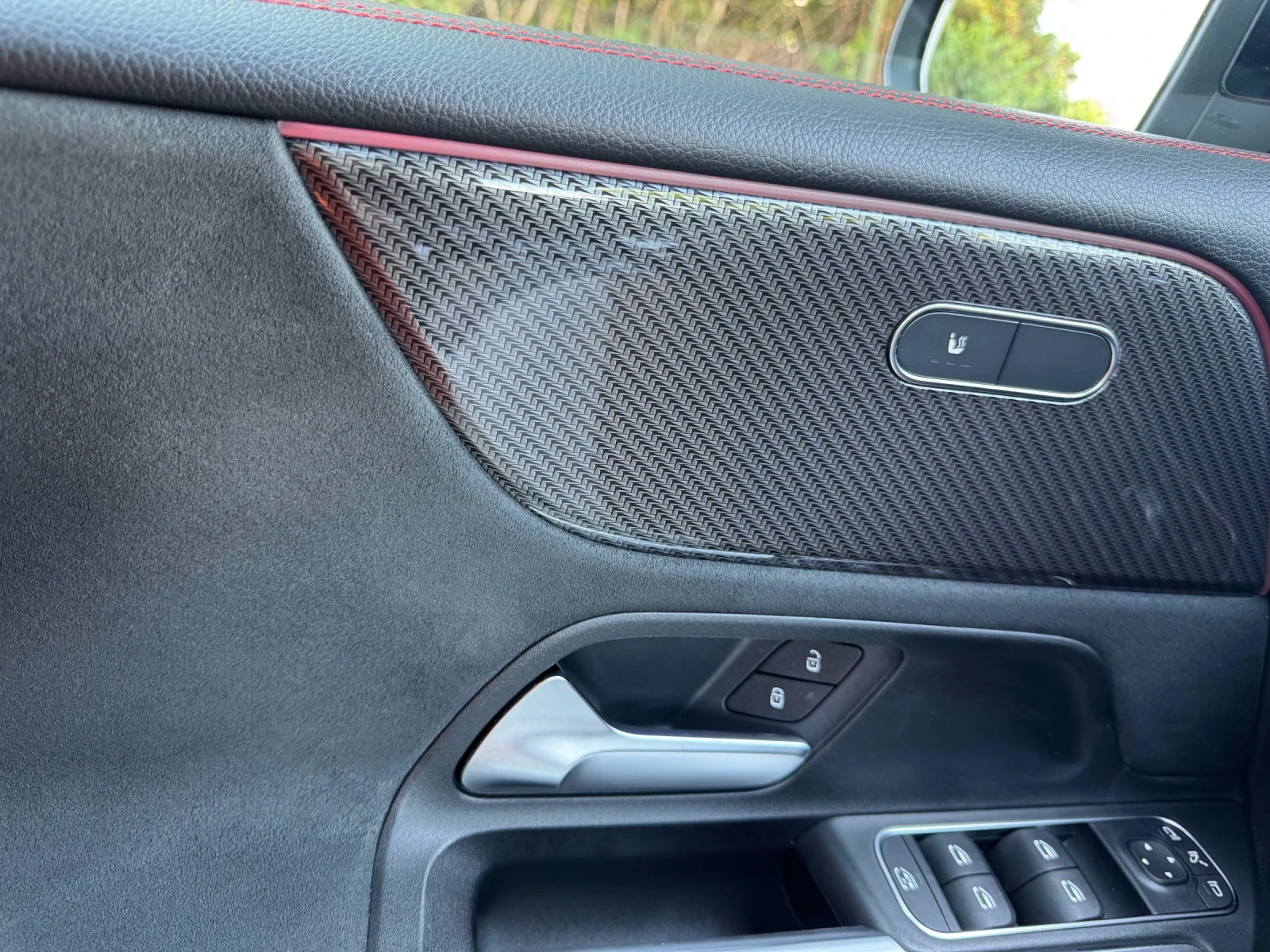 Mercedes-Benz GLB 220CDI 4 MATIC AMG, снимка 14 - Автомобили и джипове - 55591949