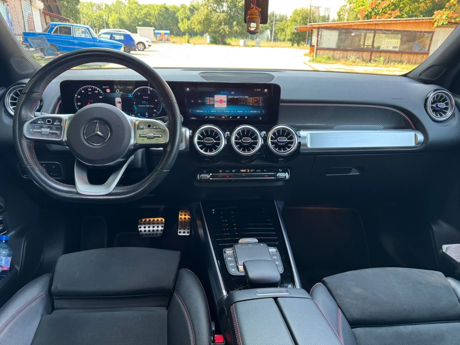Mercedes-Benz GLB 220CDI 4 MATIC AMG, снимка 10 - Автомобили и джипове - 55591949