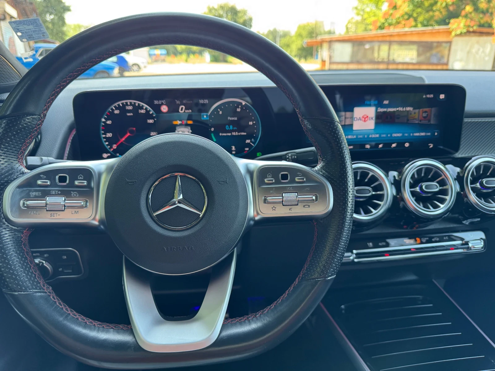 Mercedes-Benz GLB 220CDI 4 MATIC AMG, снимка 11 - Автомобили и джипове - 55591949