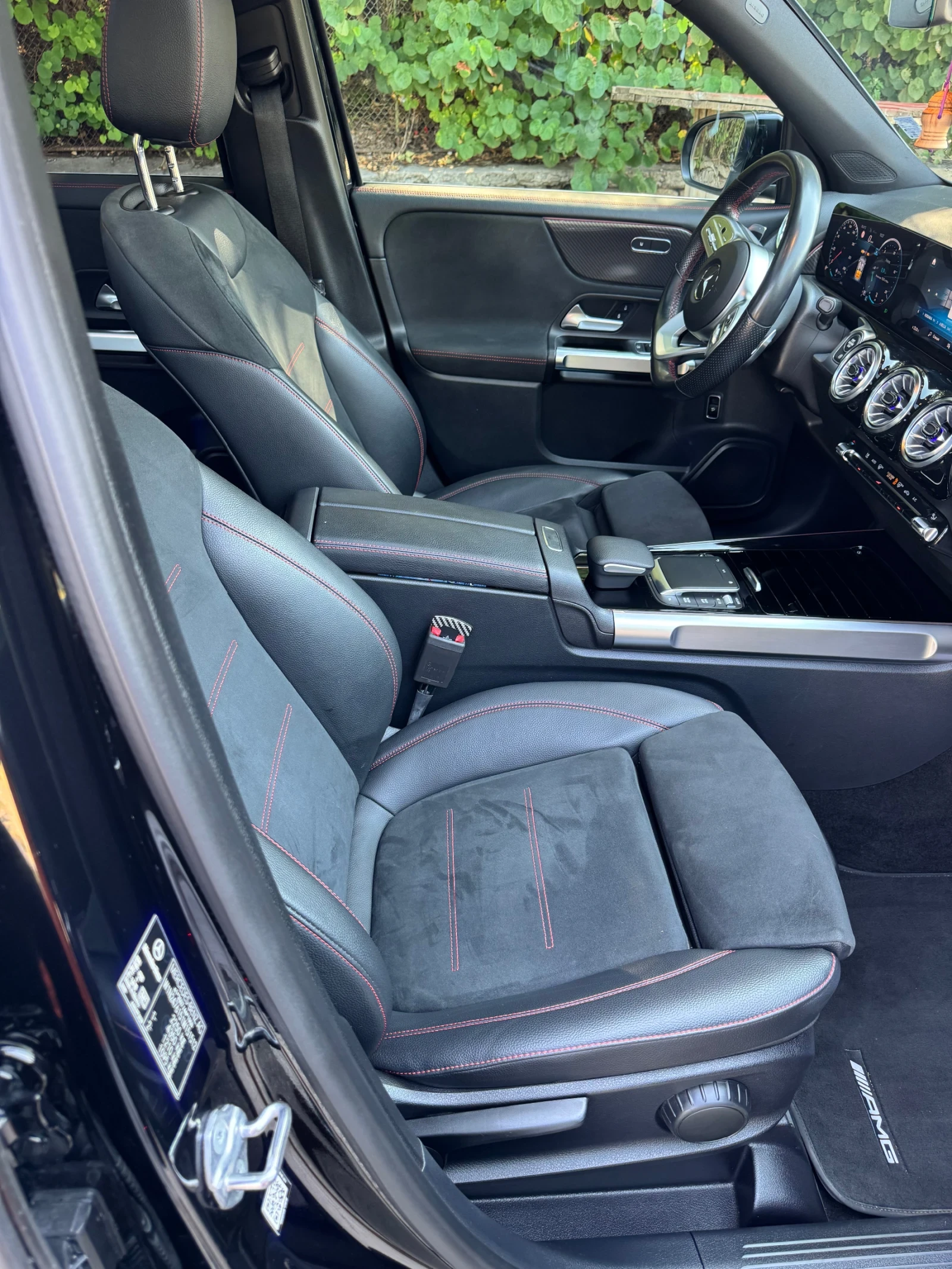 Mercedes-Benz GLB 220CDI 4 MATIC AMG, снимка 12 - Автомобили и джипове - 55591949